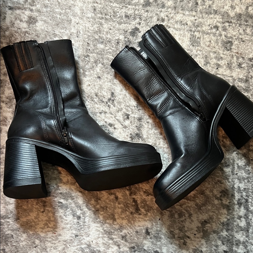 Steve Madden - Fantsie style Black Platform Ankle Boots size 10M